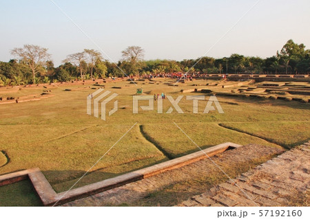 パハルプールの仏教寺院遺跡群 57192160