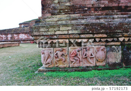 パハルプールの仏教寺院遺跡群 57192173