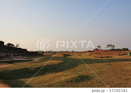パハルプールの仏教寺院遺跡群 57192181