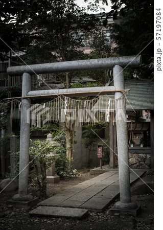 阿刀神社の夕暮れ 57197084