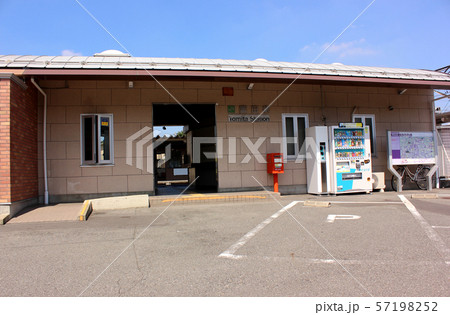 両毛線富田駅の駅舎(1) 両毛線富田駅の駅舎(1) 57198252