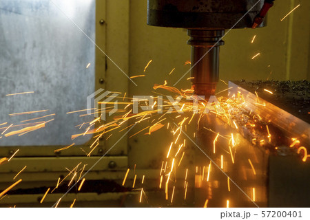 The CNC milling machine rough cutting. 57200401