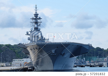 横須賀基地に停泊中の護衛艦いずも 57201832