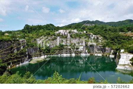 茨城県笠間「日本一の石切山脈」地図にない湖~古代遺跡のような、目を見張る絶景が素晴らしいと話題に! 茨城県笠間「日本一の石切山脈」地図にない湖~古代遺跡のような、目を見張る絶景が素晴らしいと話題に! 57202662