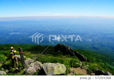 岩木山　山頂から弥生登山道方面 57203366