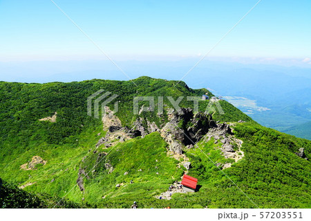 岩木山　山頂付近からリフト乗り場方面を望む 57203551