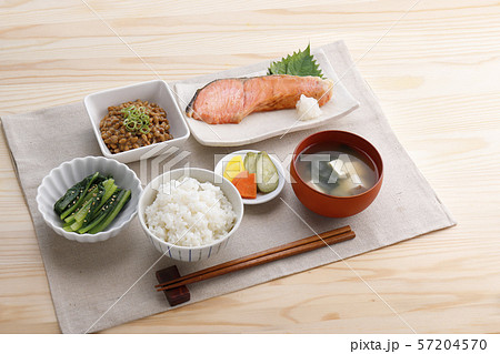 和食の朝ごはんの写真素材