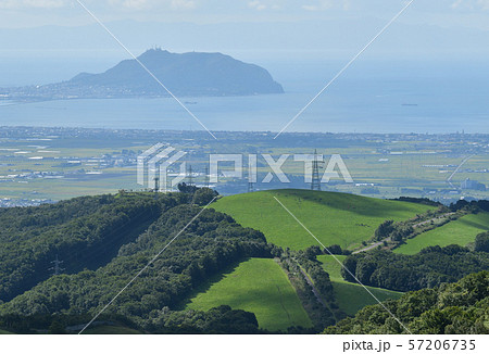 北海道北斗市きじひき高原展望台から函館山の風景を撮影 北海道北斗市きじひき高原展望台から函館山の風景を撮影 57206735