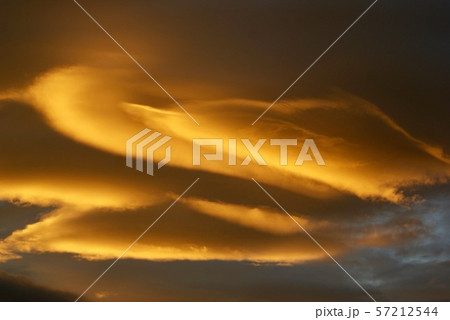 黄昏 夕暮れの雲 秦野市弘法山 黄昏 夕暮れの雲 秦野市弘法山 57212544