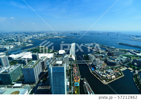 横浜港とみなとみらいの風景 57212862