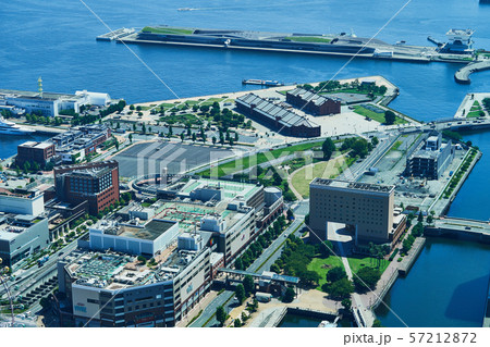 横浜港とみなとみらいの風景 57212872