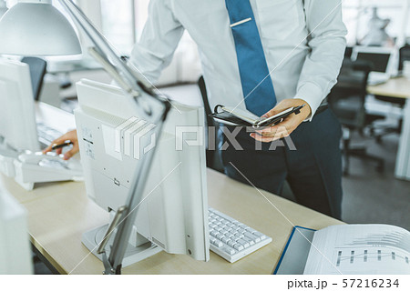 ビジネスシーン ビジネスシーン 57216234