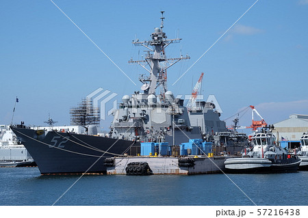 横須賀基地に停泊するミサイル駆逐艦バリー 57216438
