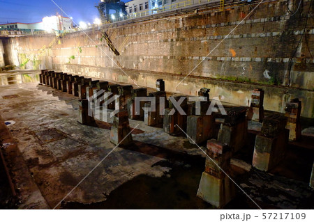 ライトアップされた浦賀船渠のレンガドック ライトアップされた浦賀船渠のレンガドック 57217109