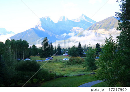 ホテルからの山々 57217990