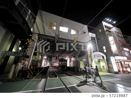 日本の横浜都市景観 京急電鉄　運休の京急新子安駅を望む（５日の京急踏切衝突事故で運休）＝６日 57219887