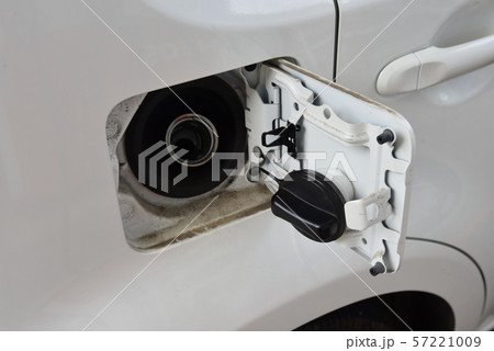 ガソリン給油（セルフスタンド） 57221009