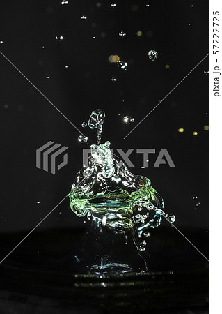 水滴のハイスピード撮影 57222726