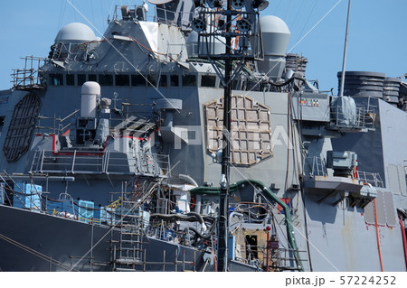 整備作業中のミサイル駆逐艦カーティス・ウィルバー 整備作業中のミサイル駆逐艦カーティス・ウィルバー 57224252