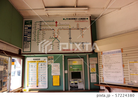 両毛線山前駅の改札口(3) 57224380