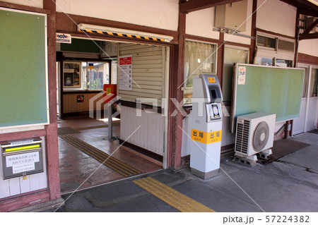 両毛線山前駅の改札口(5) 57224382