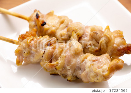 焼鳥・せせり串(塩焼き) 57224565