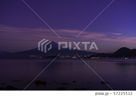 (静岡県)伊豆の海、夏富士・夜明け (静岡県)伊豆の海、夏富士・夜明け 57225512