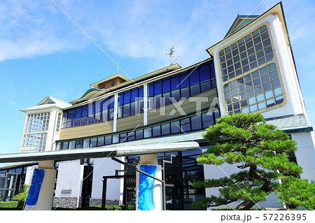 町役場庁舎（香川県・直島町） 57226395