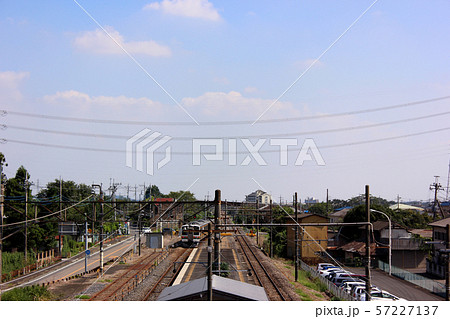 両毛線小俣駅を発車した小山行電車(3) 57227137