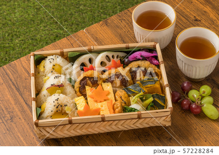 おいものおこわ　Steamed sticky rice set with sweet potato  57228284