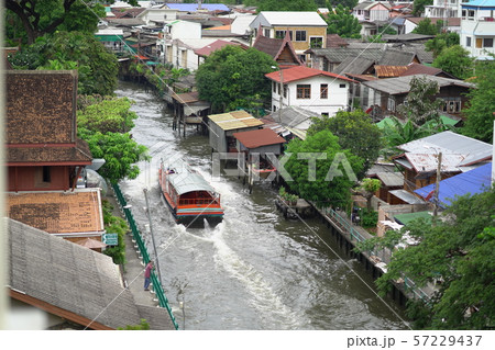バンコク市内の水上バス Phanfa Bridge Water Gate線 の写真素材 バンコク市内の水上バス Phanfa Bridge Water Gate線 の写真素材