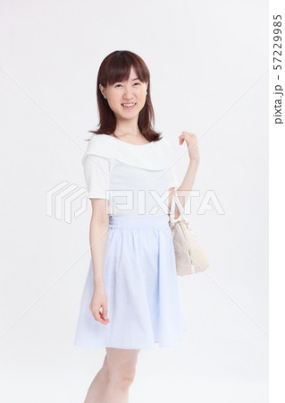 女性の夏服ポートレート 女性の夏服ポートレート 57229985