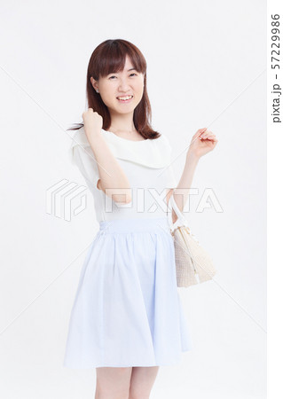 女性の夏服ポートレート 女性の夏服ポートレート 57229986