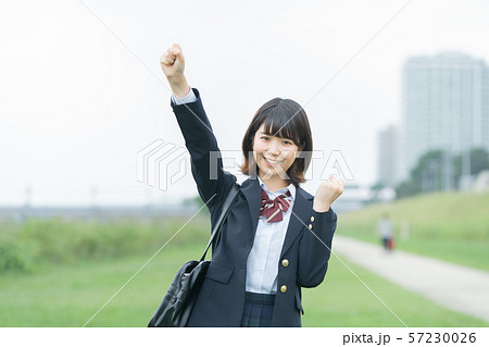 応援する女子高生 応援する女子高生 57230026