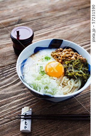 ぶっかけとろろうどんの写真素材 ぶっかけとろろうどんの写真素材