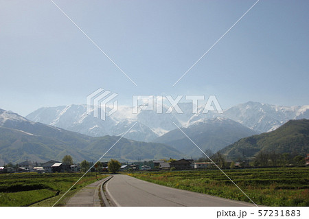 雪山へ続く道 雪山へ続く道 57231883