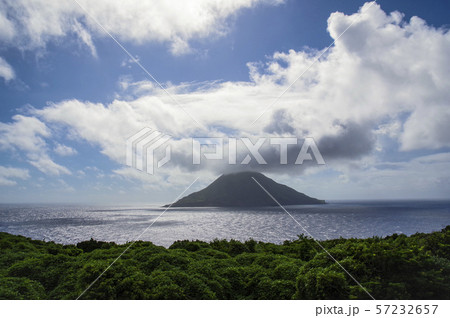八丈島から見る八丈小島 八丈島から見る八丈小島 57232657