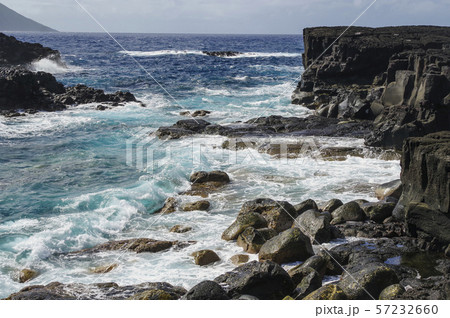 南原千畳敷から見る八丈小島 57232660