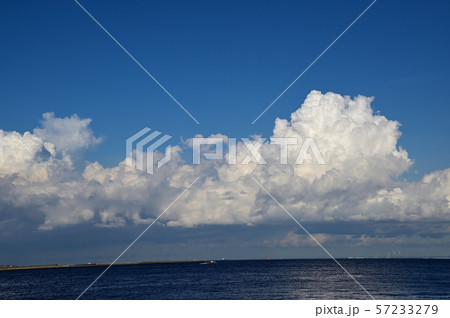 東扇島公園からの夏の終わりの積乱雲 57233279