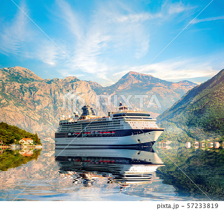 Cruise liner ship Cruise liner ship 57233819