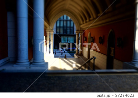 ミニチュアジオラマ風写真 慶應大学東館通路越しに見える街並み ミニチュアジオラマ風写真 慶應大学東館通路越しに見える街並み 57234022