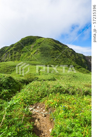 雨飾山登山 (笹平と雨飾山) 雨飾山登山 (笹平と雨飾山) 57235396