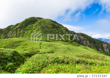 雨飾山登山 (笹平と雨飾山) 雨飾山登山 (笹平と雨飾山) 57235397