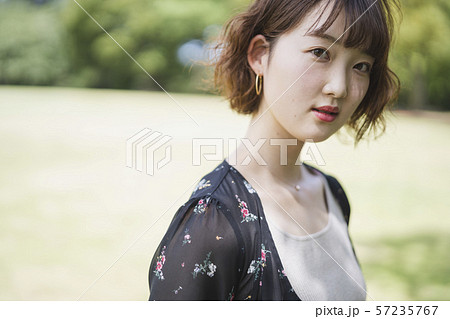 女性 女性 57235767