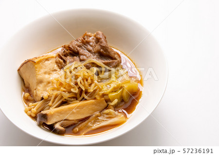 牛肉のすき焼き風煮。 57236191