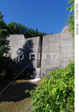 信州　白馬村の砂防施設　滝沢　コンクリートスリット堰堤　土石流発生時のみに土石流を捕捉する環境に優し 57236760