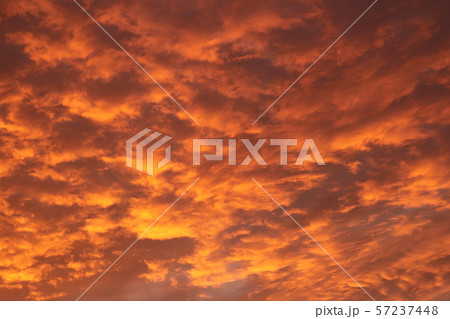 真っ赤な空　千葉北西部　夕焼け　赤い空 57237448