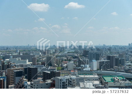 東京都からの都市景観(三郷市、松戸市方面:青空) 東京都からの都市景観(三郷市、松戸市方面:青空) 57237632