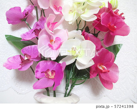 コチョウラン(造花)のフラワーアレンジメント コチョウラン(造花)のフラワーアレンジメント 57241398