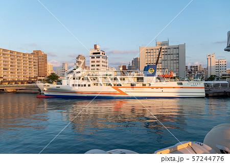 泊港に停泊すするフェリーざまみ3 泊港に停泊すするフェリーざまみ3 57244776